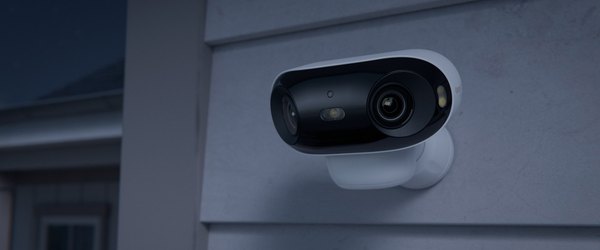 Reolink Argus 4 Pro 180-degree camera on an outside wall